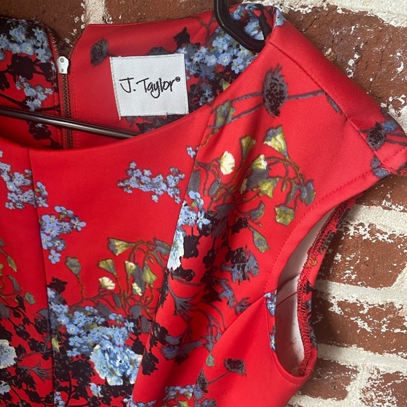 Red floral midi dress - Picture 4 of 4